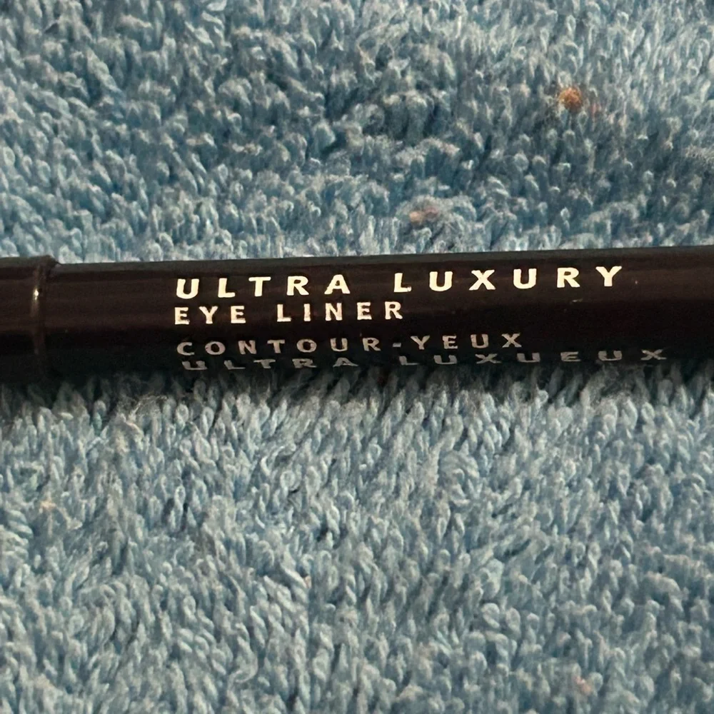 Avon Ultra Luxury Eyeliner. Black. New